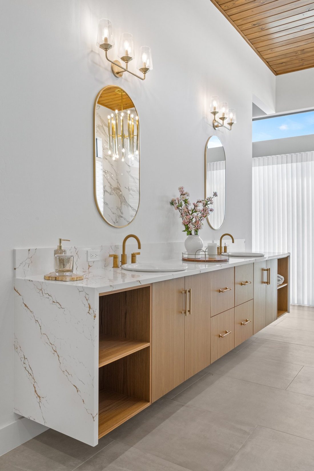 Cambria Inverness Gold In a room setting