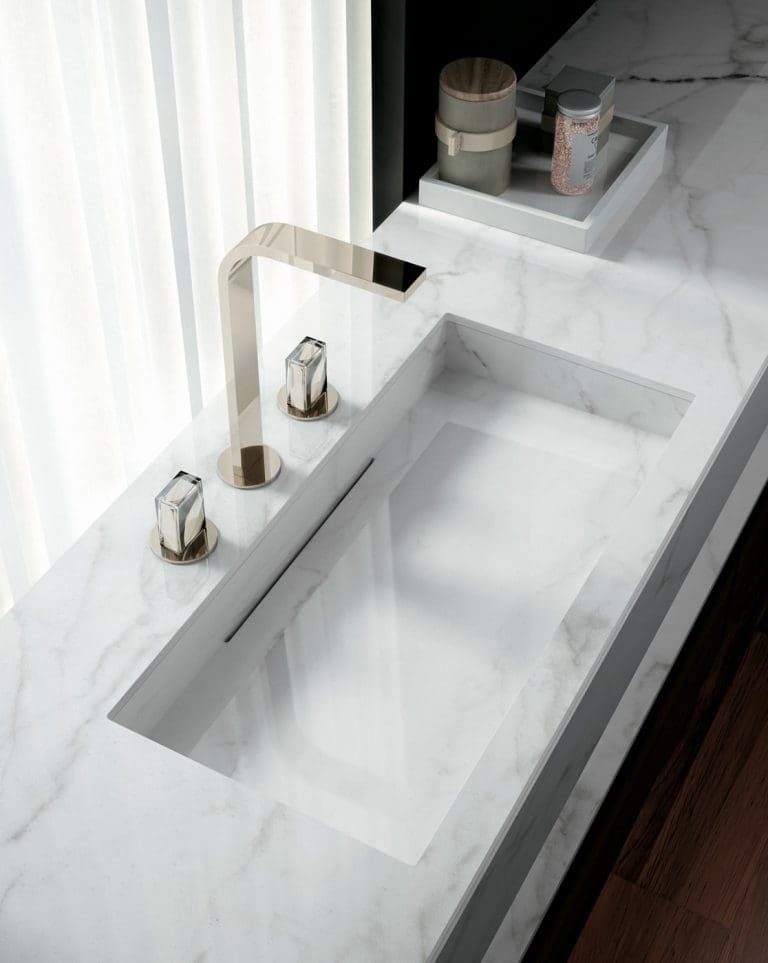 Infinity Calacatta Lincoln / Glory In a room setting